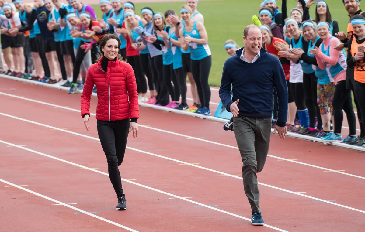Kembridžas hercogs princis Viljams un Kembridžas hercogiene Ketrīna pievienojas Londonas maratona treniņā 2017. gada februārī.