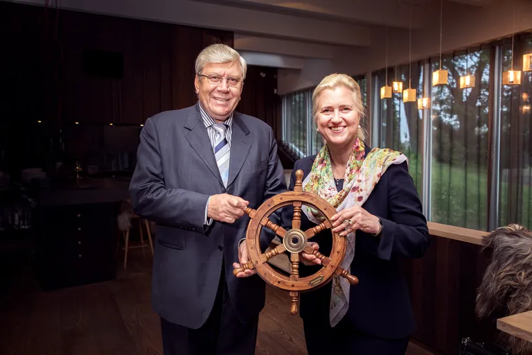 Anatoli Kanajev andis Transiidikeskuse juhtimise möödunud aasta juunis üle HHLA juhile Angela Titzrathile.