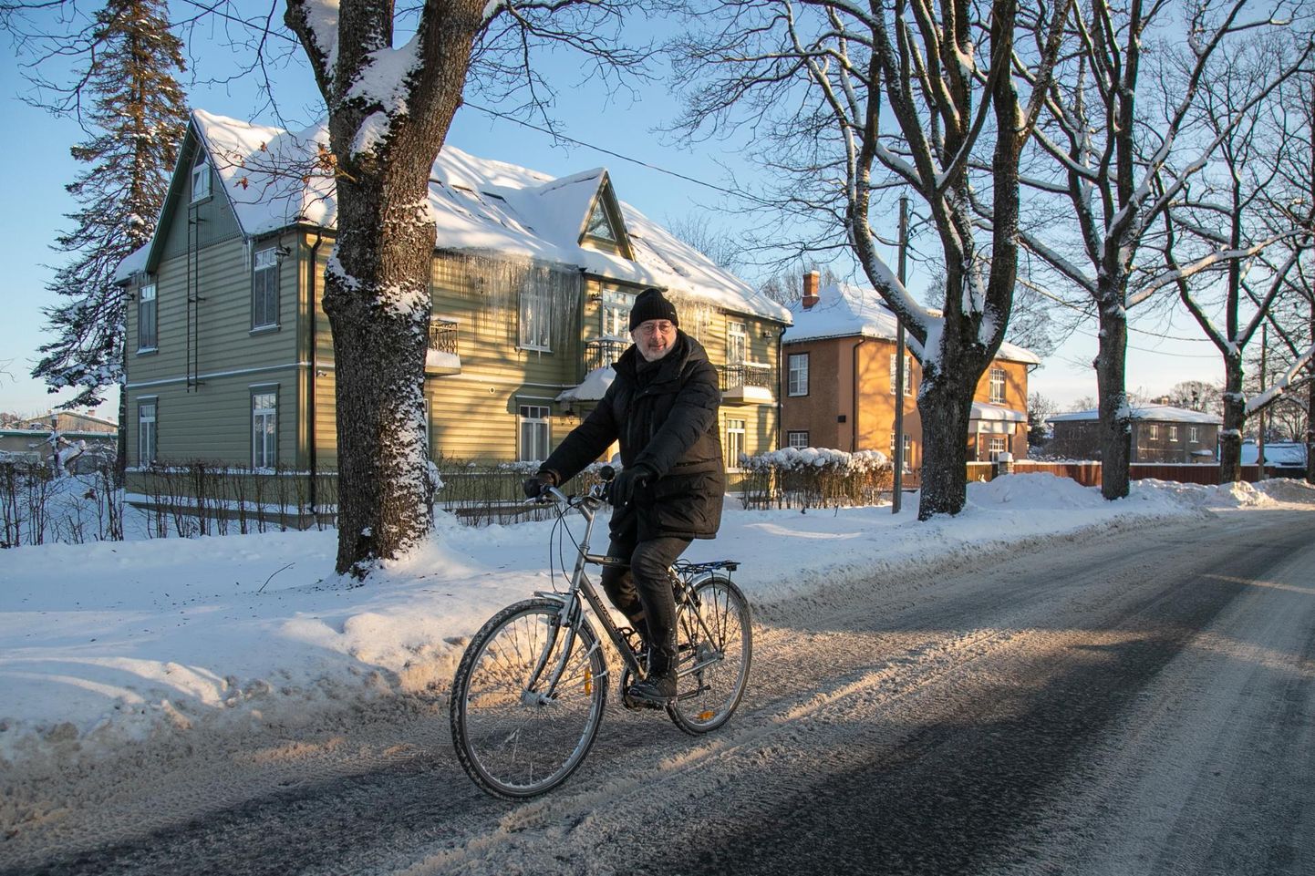 Jaak Jõerüüdile meeldib linnas rattaga liigelda. Ka talvel. Ka Viljandis.