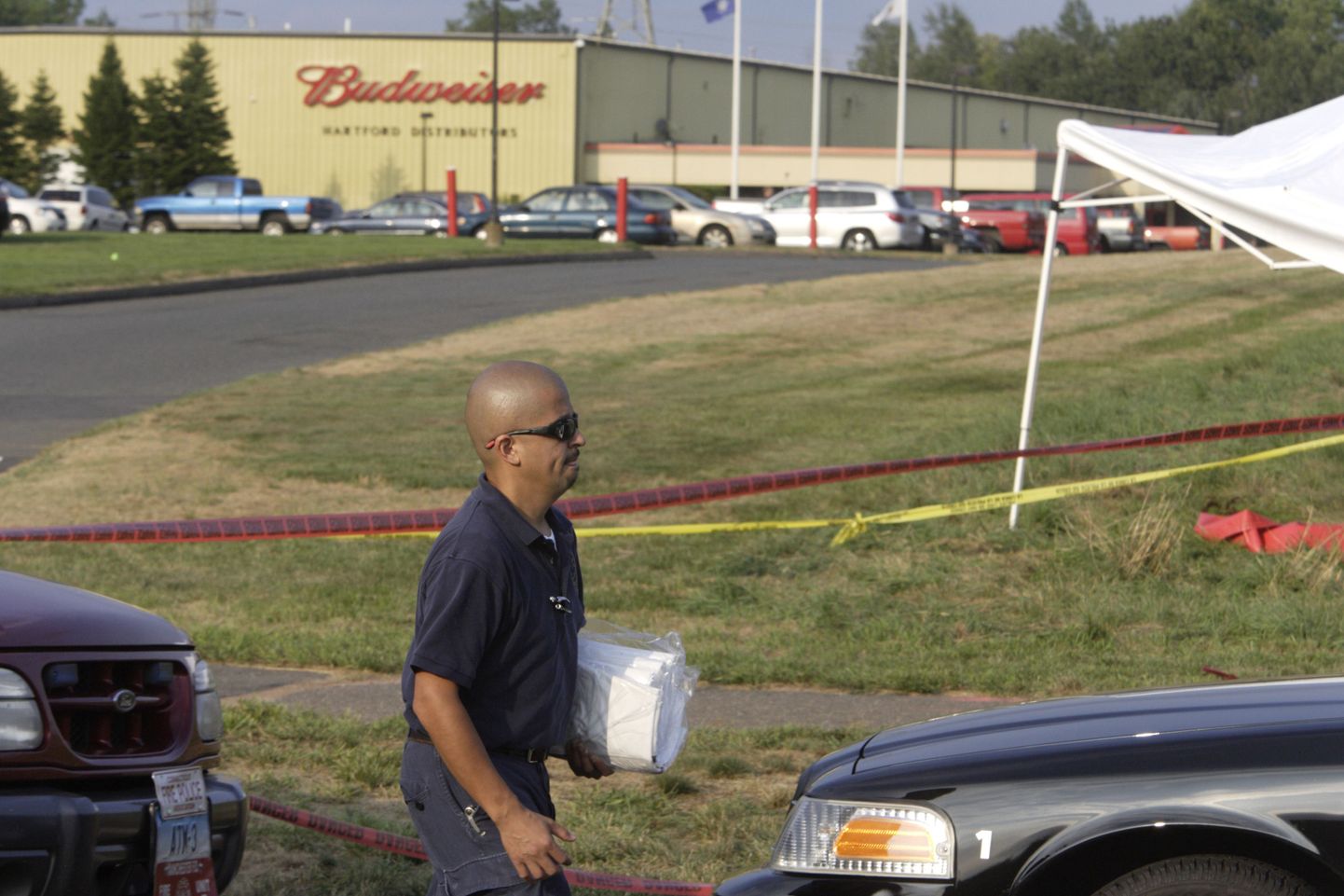 Krimiuurija saabumas õlle jaemüügifirmas Hartford Distributors toimunud tulistamise sündmuspaika