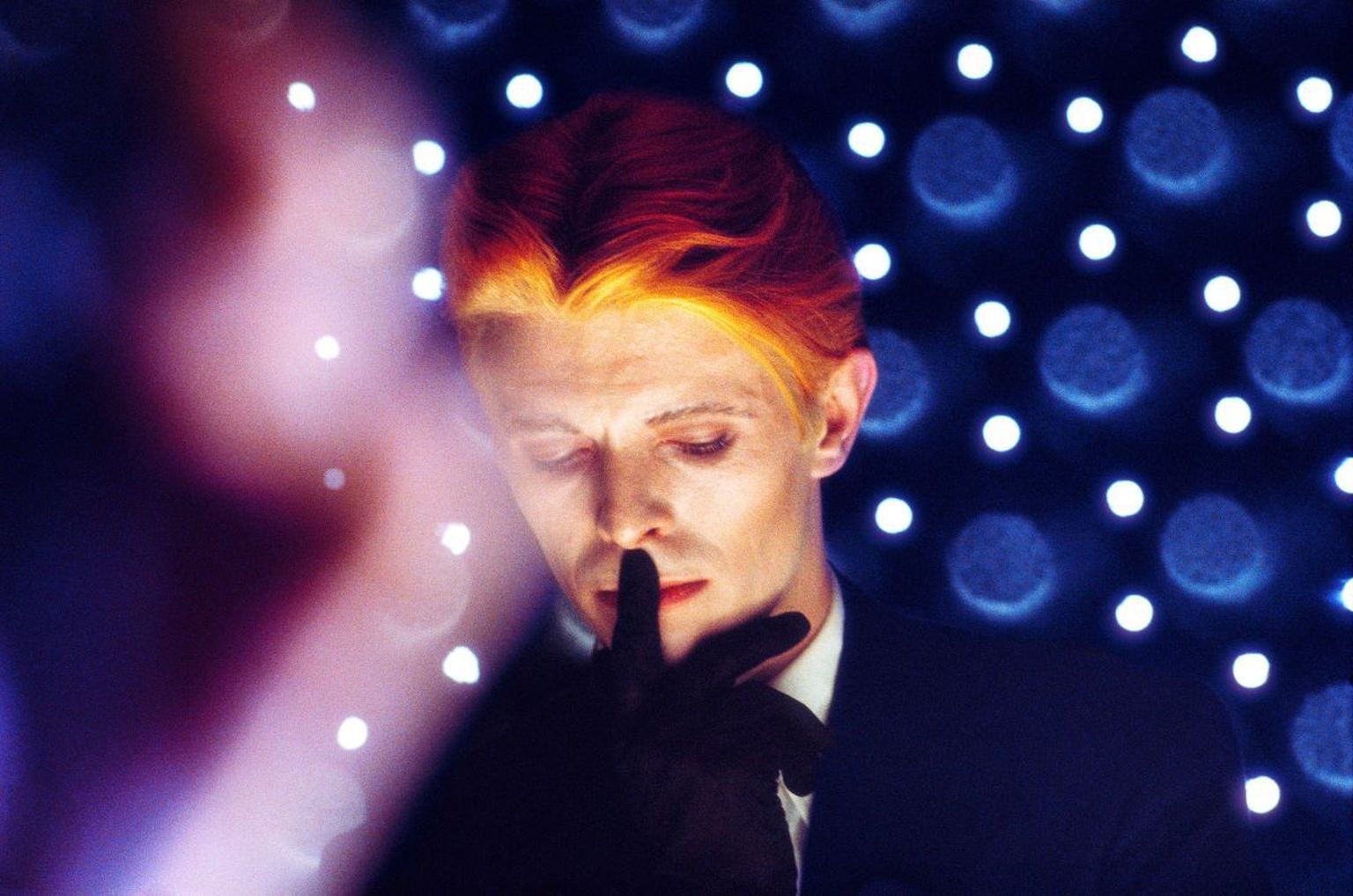 David Bowie filmis "Mees, kes langes maale"