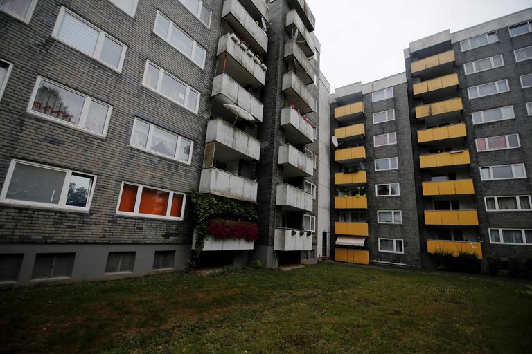Многоквартирный дом в Золингене, Германии, где в одной из квартир были обнаружены тела детей.