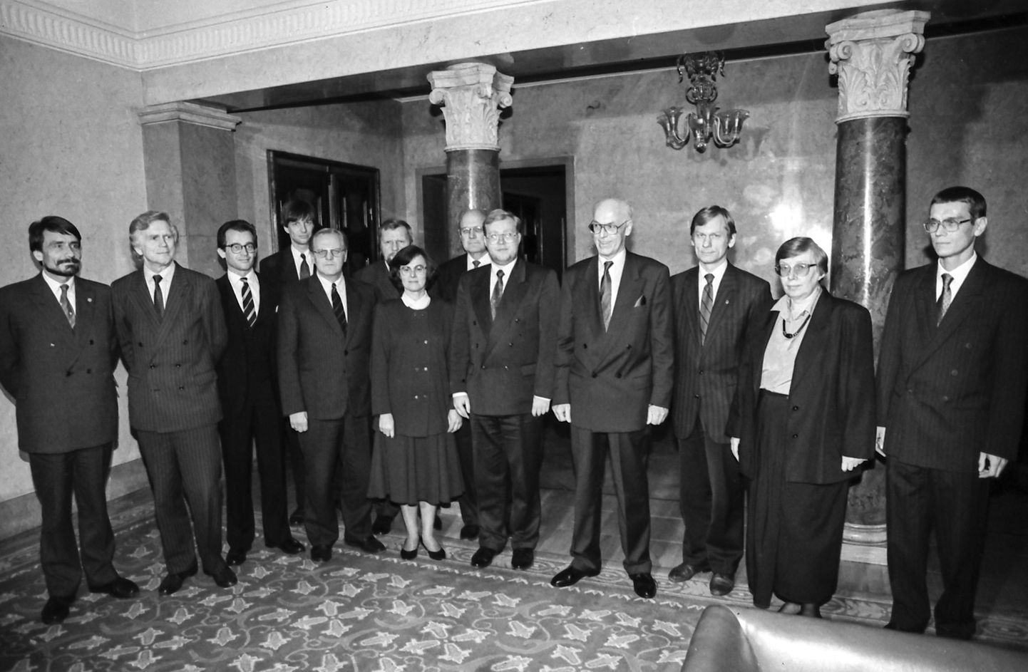25 aastat tagasi astus ametisse taasiseseisvunud Eesti esimene põhiseaduslik valitsus, mida hakkas juhtima 32-aastane ajaloolasest poliitik Mart Laar.
