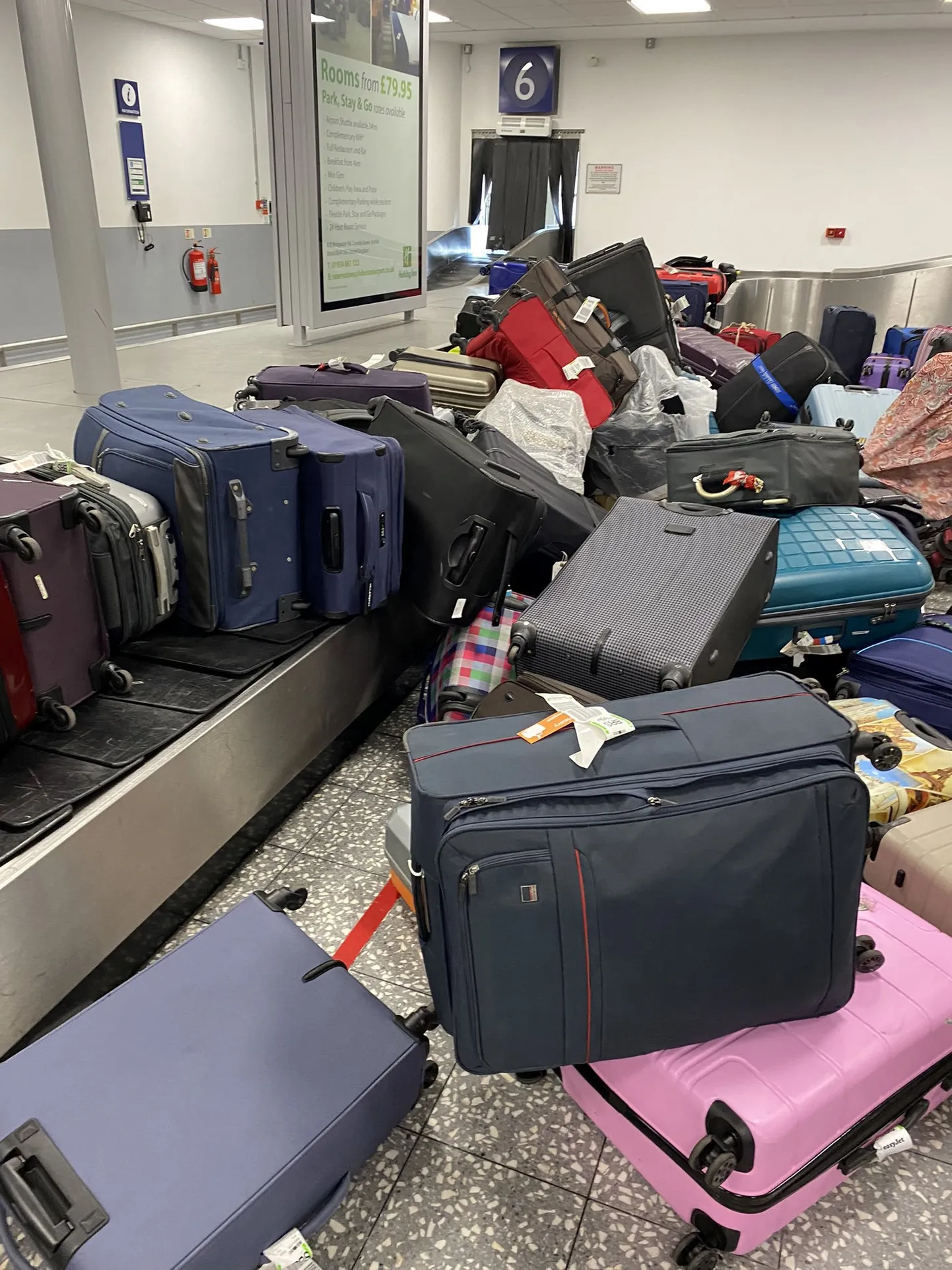 Kohvrikaos Suurbritannias Bristoli lennujaamas 18. juunil 2022.