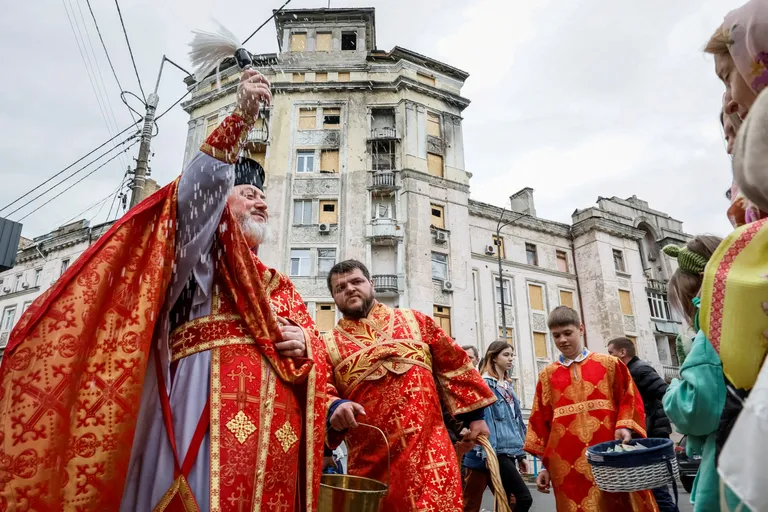 Православные христиане отмечают Пасху в Киеве.