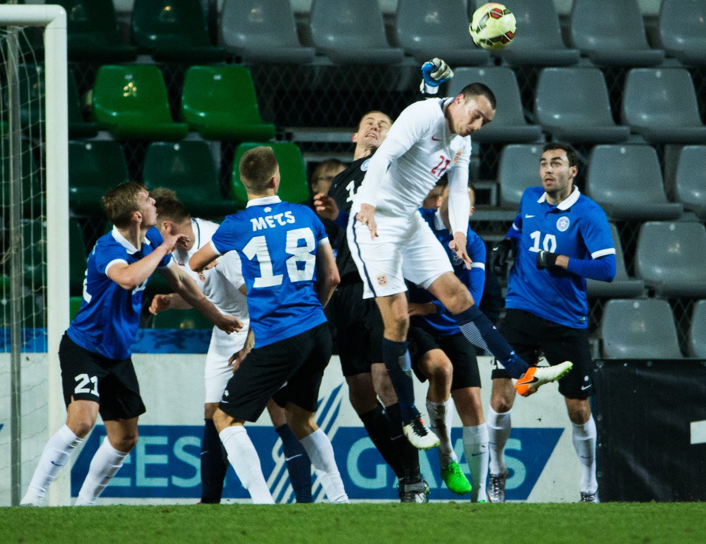 24. märtsil 2016. aastal Tallinnas peetud Eesti - Norra sõpruskohtumises oli Forren (nr 21 - valges) platsil üks ohtlikumaid norralasi. Mäng lõppes toona 0:0.