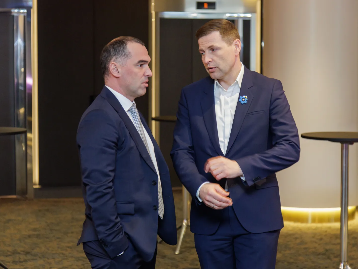 Hanno Pevkur (paremal) on ka uue valitsuskoalitsiooni kandidaat kaitseministri kohale.