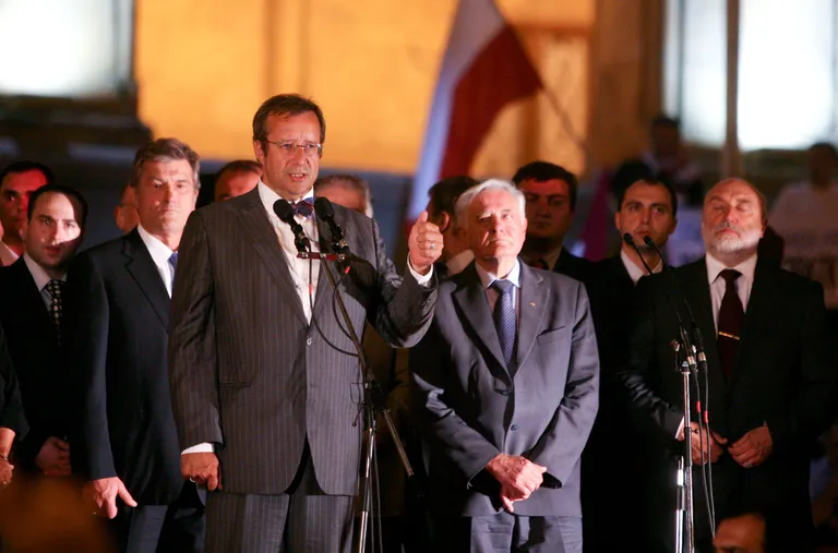President Toomas Hendrik Ilves 2008. aasta 12. augustil Thbilisis kõnelemas.