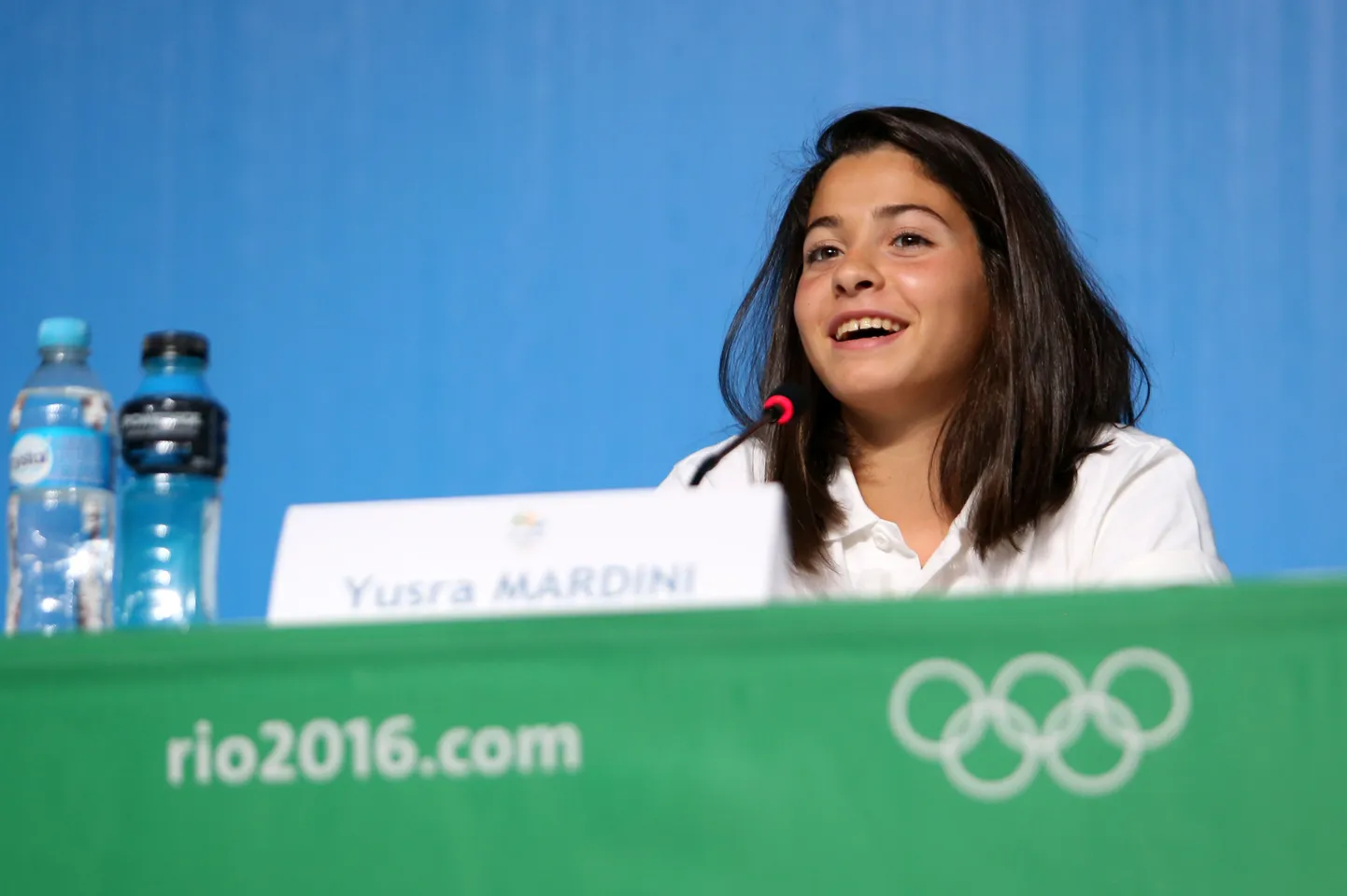 Yusra Mardini räägib pressikonverentsil, kuidas ta pagulaskoondisse jõudis.