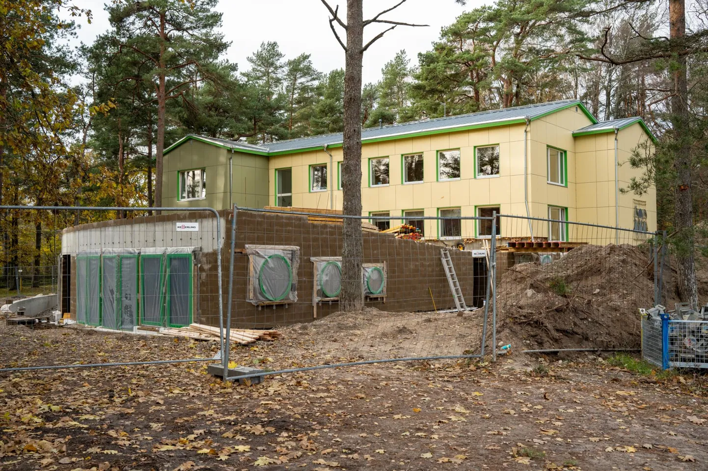 Audru lasteaia juurdeehitus on Eviko Ehituse makseraskuste tõttu seiskunud.