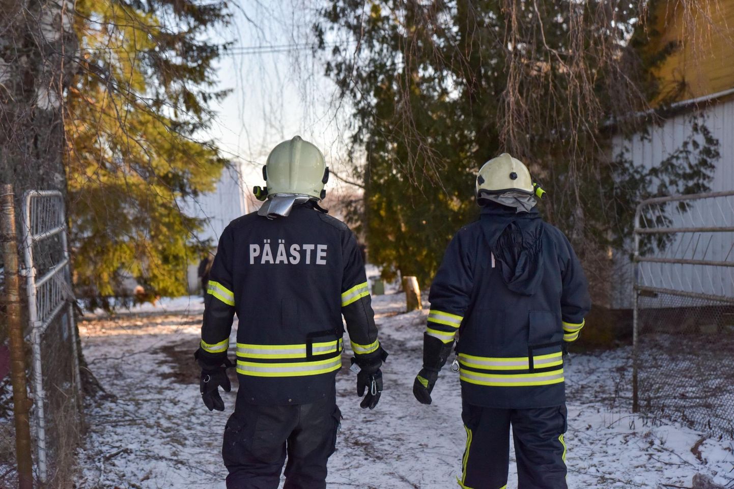 Reede hommikul sai sai häirekeskus teate, et Viljandi vallas Koidu külas põleb elumaja. Päästjad leidsid majast hukkunud inimese.