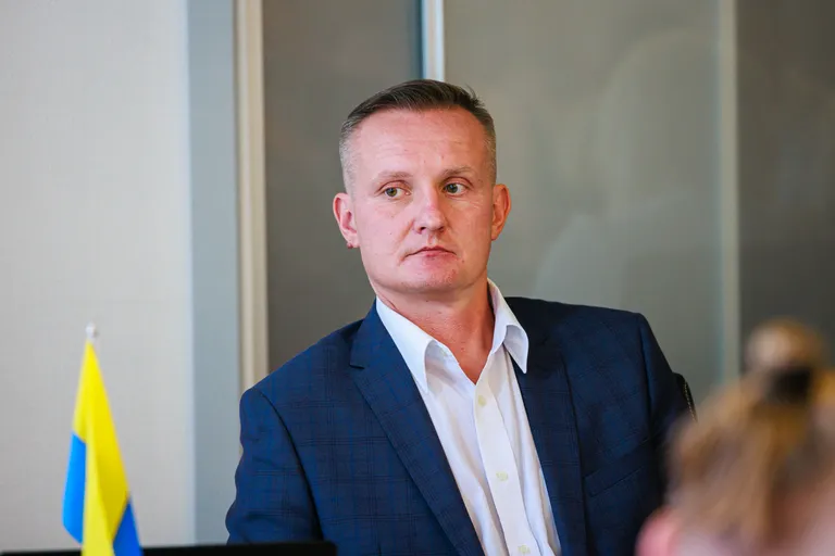 Председатель Нарвского горсобрания Владимир Жаворонков: "С Нарвой поступили больно и несправедливо, хотя по существу, учитывая, что происходит в мире, все правильно".