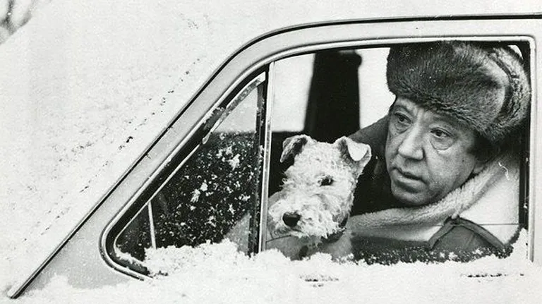 ofigenno.cc / Юрий Никулин очень любил собак. Ну и автомобили, конечно.