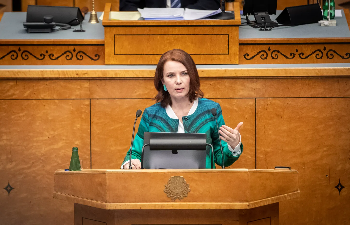 24.03.2021, Tallinn. Rahandusminister Keit Pentus-Rosimannus esitleb Riigikogus riigi 2021. aasta lisaeelarve seaduse eelnõu (357 SE). Foto Madis Veltman, Postimees.