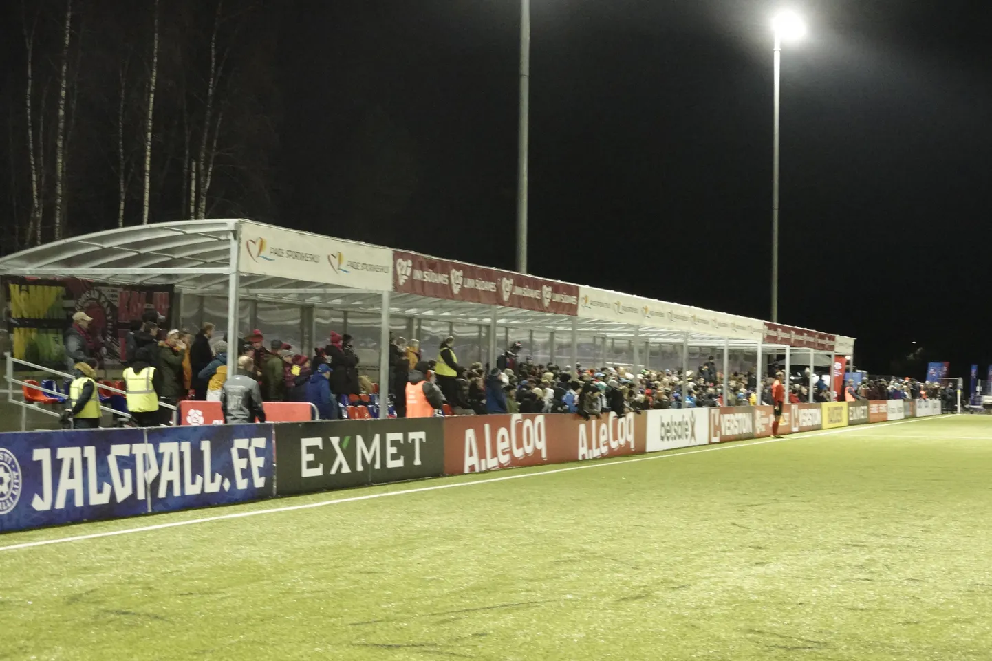 Paide Linnameeskonna ja Nõmme Kalju FC kohtumisel sündis uus Paide kunstmurustaadioni rekord 402 piletiostjaga. Kokku võis aga staadionil olla  kusagil 450 pealtvaatajat.