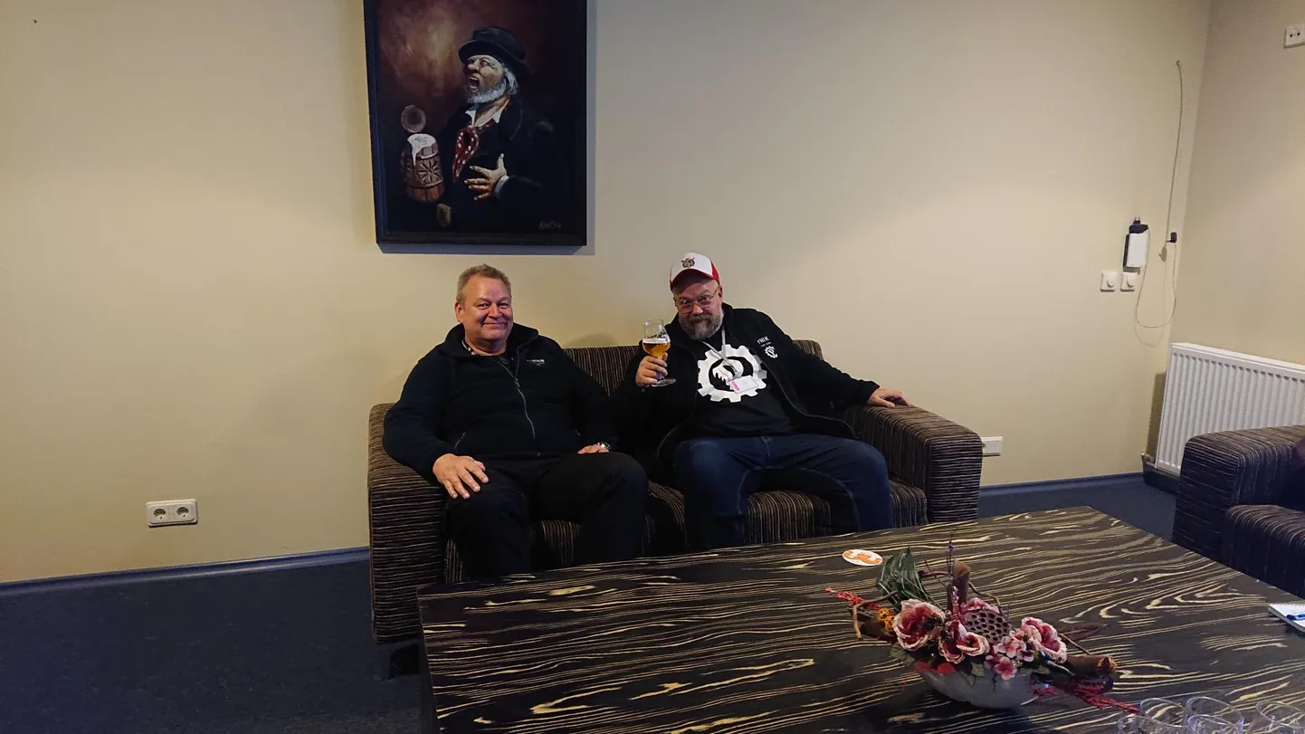Pyynikki asutaja Tuomas Pere (paremal) on tuleviku suhtes optimistlik. Pildil ka pruulmeister Timo Kuorehjärvi.