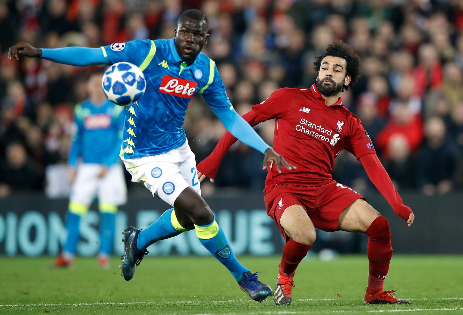 Napoli kaitsja Kalidou Koulibaly (vasakul) ja Liverpooli ründaja Mohamed Salah.