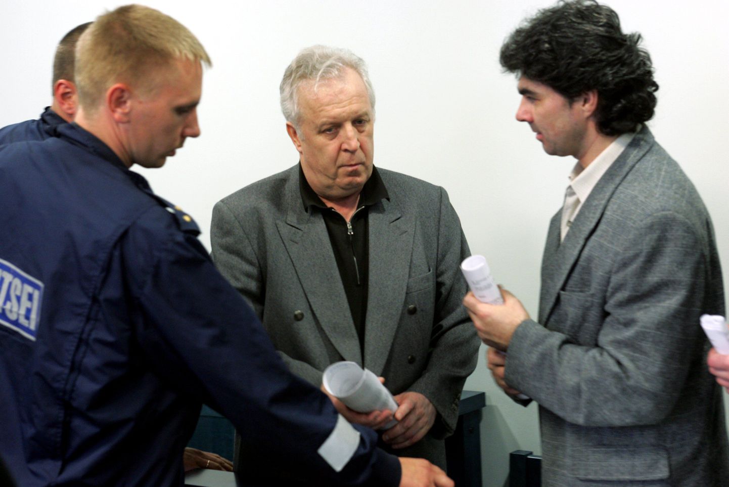 Vadim Polištšuk (keskel) mõisteti 2004. aastal koos kaasosalistega süüdi ärimees Mait Metsamaa mõrvas. Polištšukki karistas kohus üheksa-aastase vangistusega.