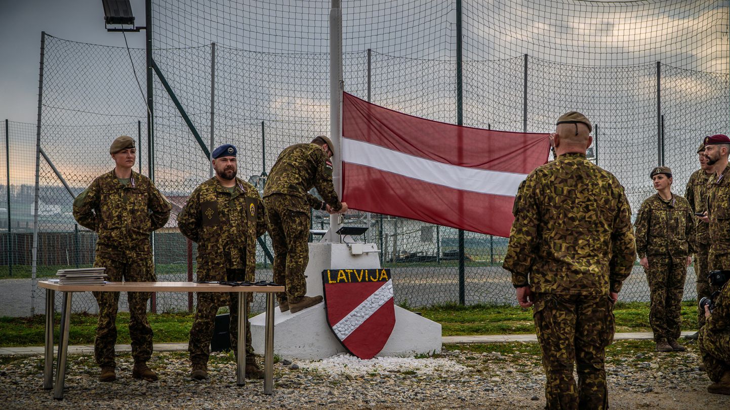 Латвийские солдаты в Косово