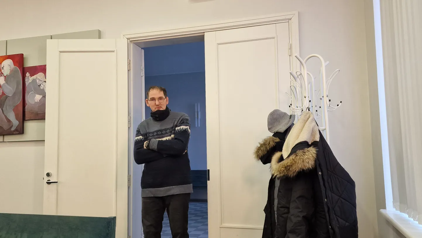 Agu Hani jälitas naabrinaist ning tema kodust on korduvalt leitud massiliselt lapspornot.