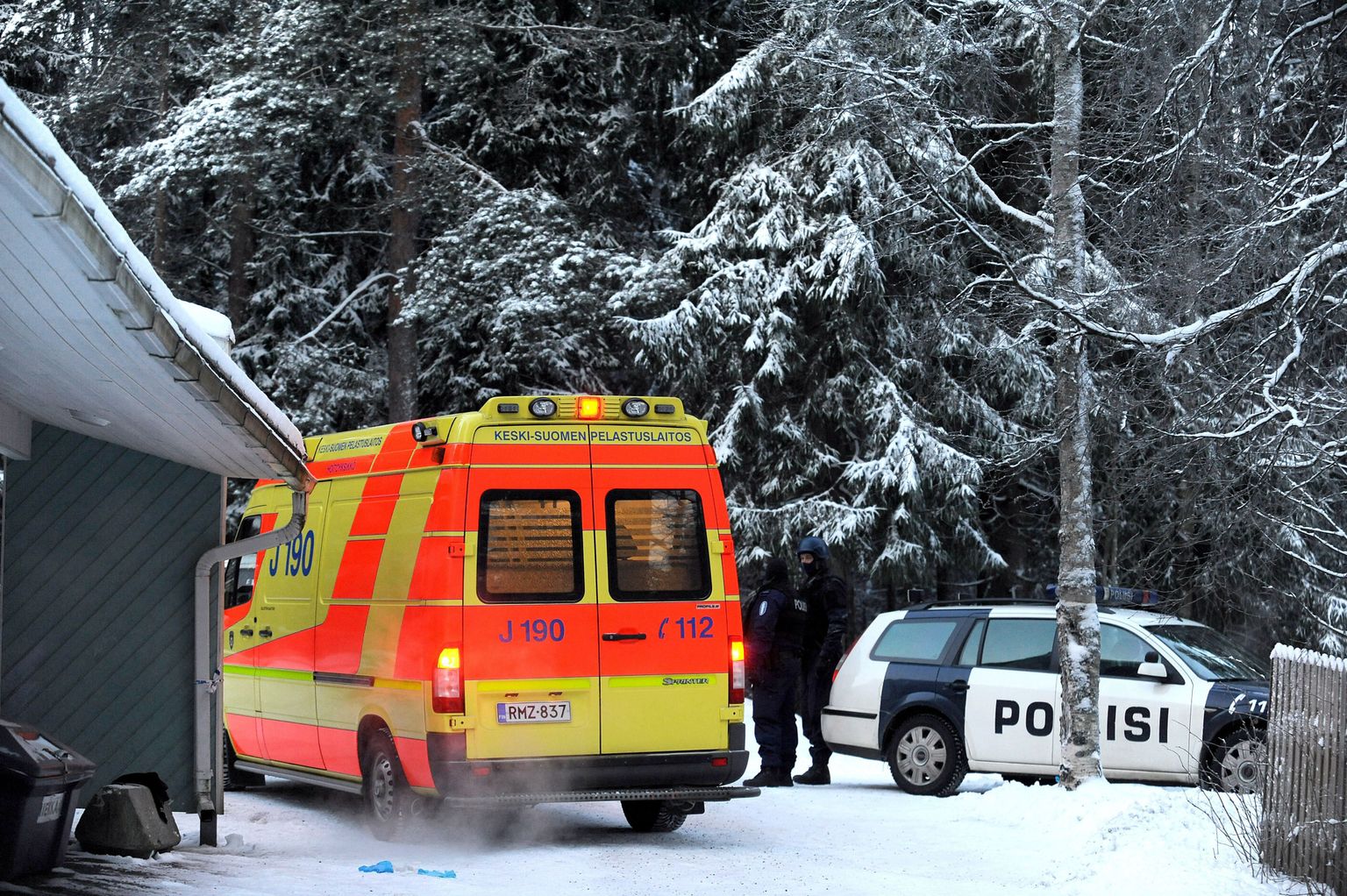 Soome politsei- ja kiirabiautod.