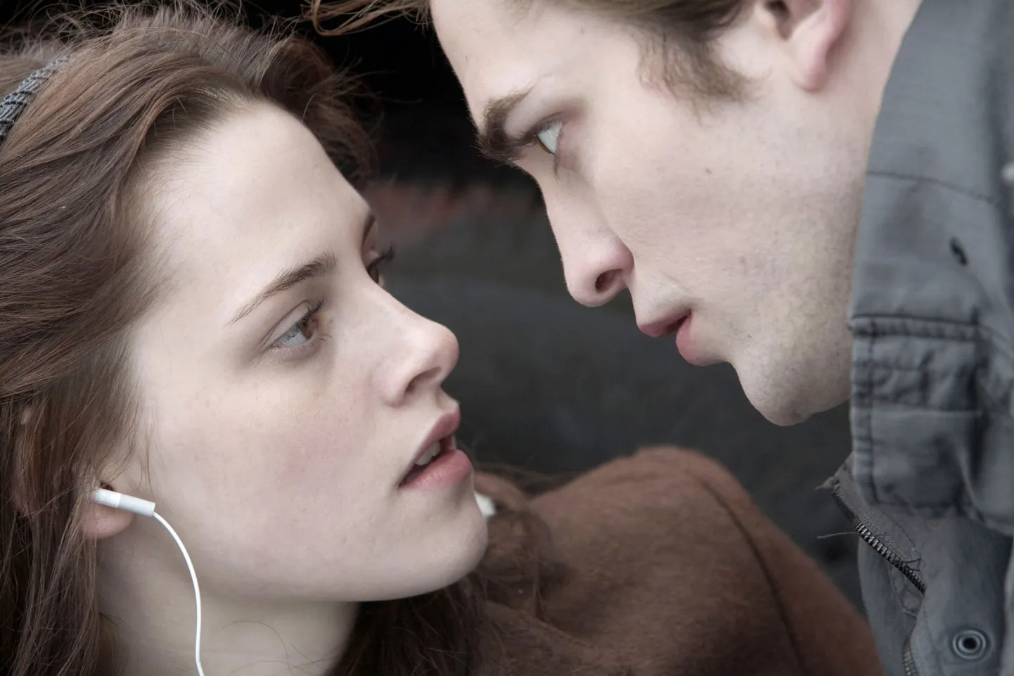 Kristen Stewart ja Robert Pattinson filmis «Videvik»