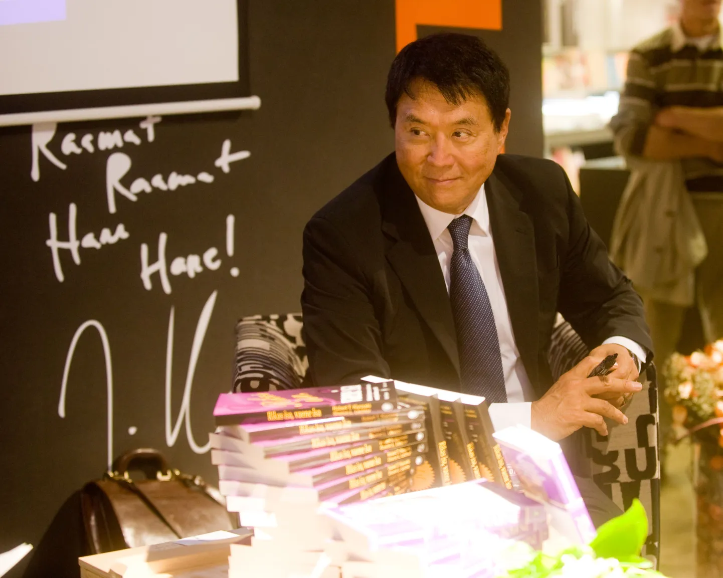 Raamatu "Rikas isa vaene isa" autor Robert Kiyosaki jagas koos naise Kimiga Solarise Apollo raamatupoes esimest korda autogramme viis aastat tagasi.