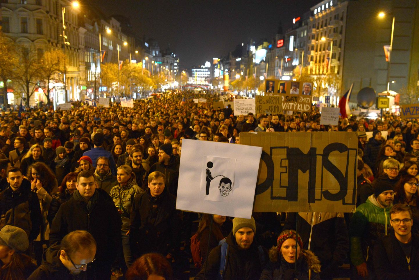 Tuhanded inimesed osalemas Prahas meeleavaldusel Tšehhi peaministri Andrej Babiši vastu.