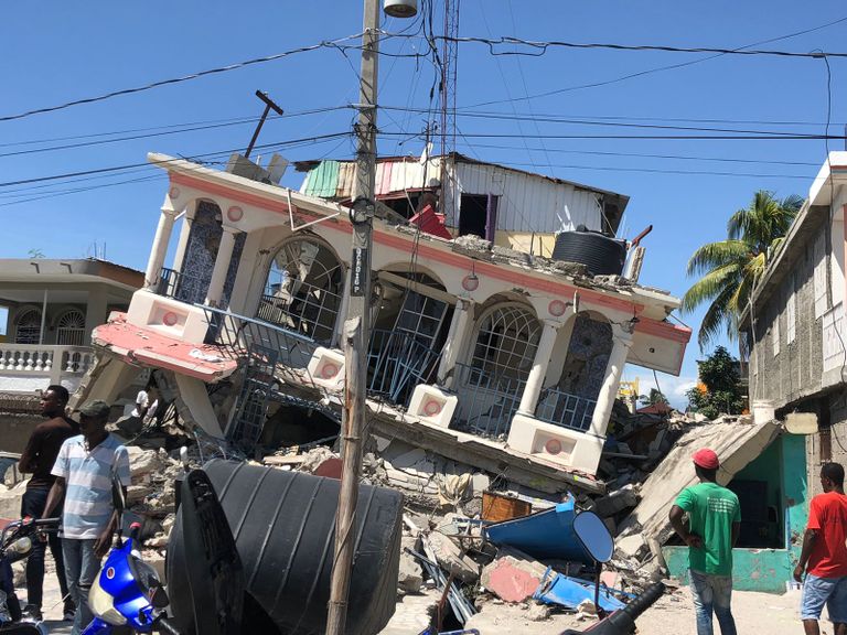 Maavärinas kannatada saanud maja Haitil Les Cayes