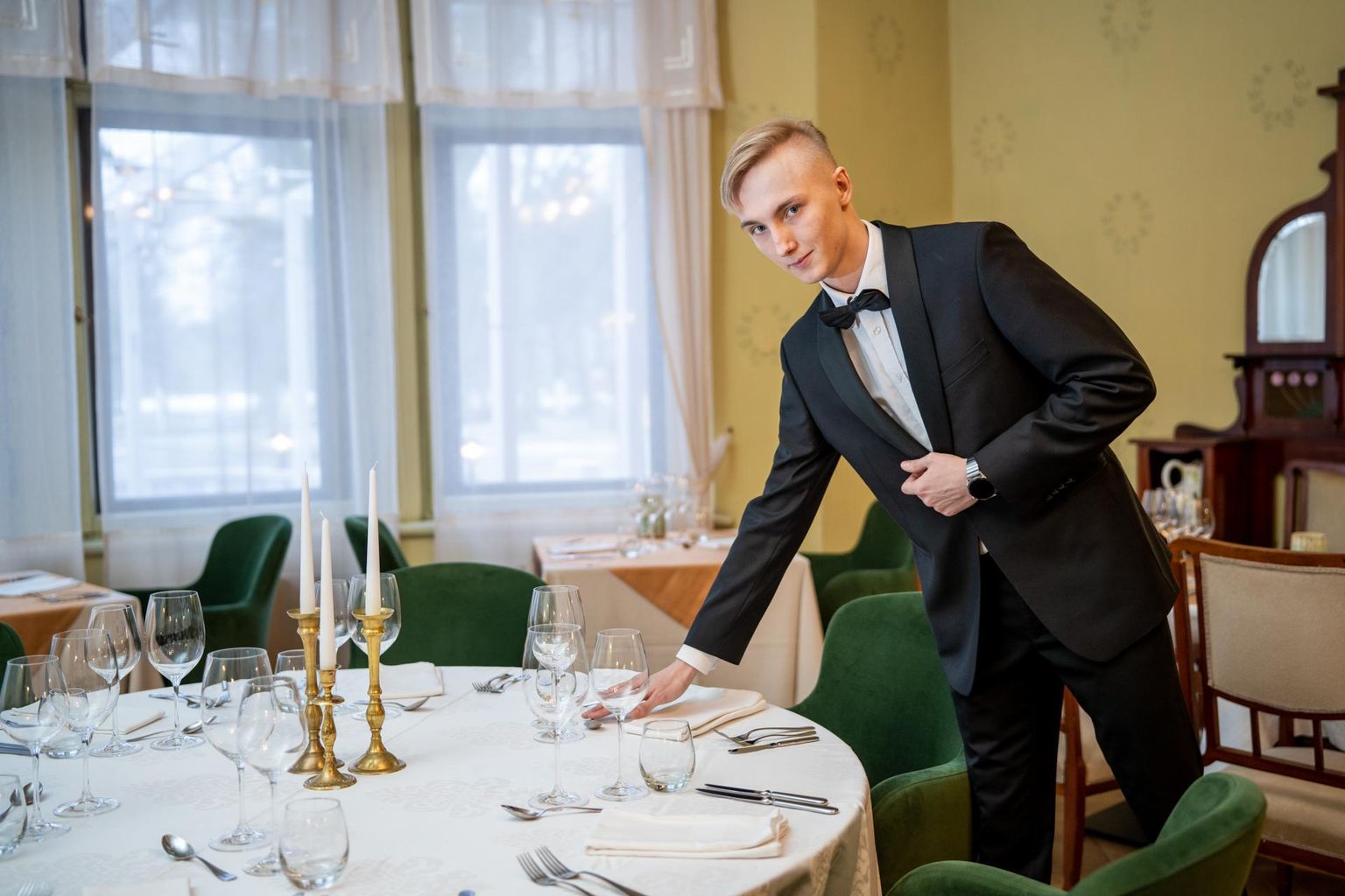 “Ma ei vaheta seda eriala millegi vastu,” ütleb Ammende restorani kelner Karl-Kristohver Klaassepp.