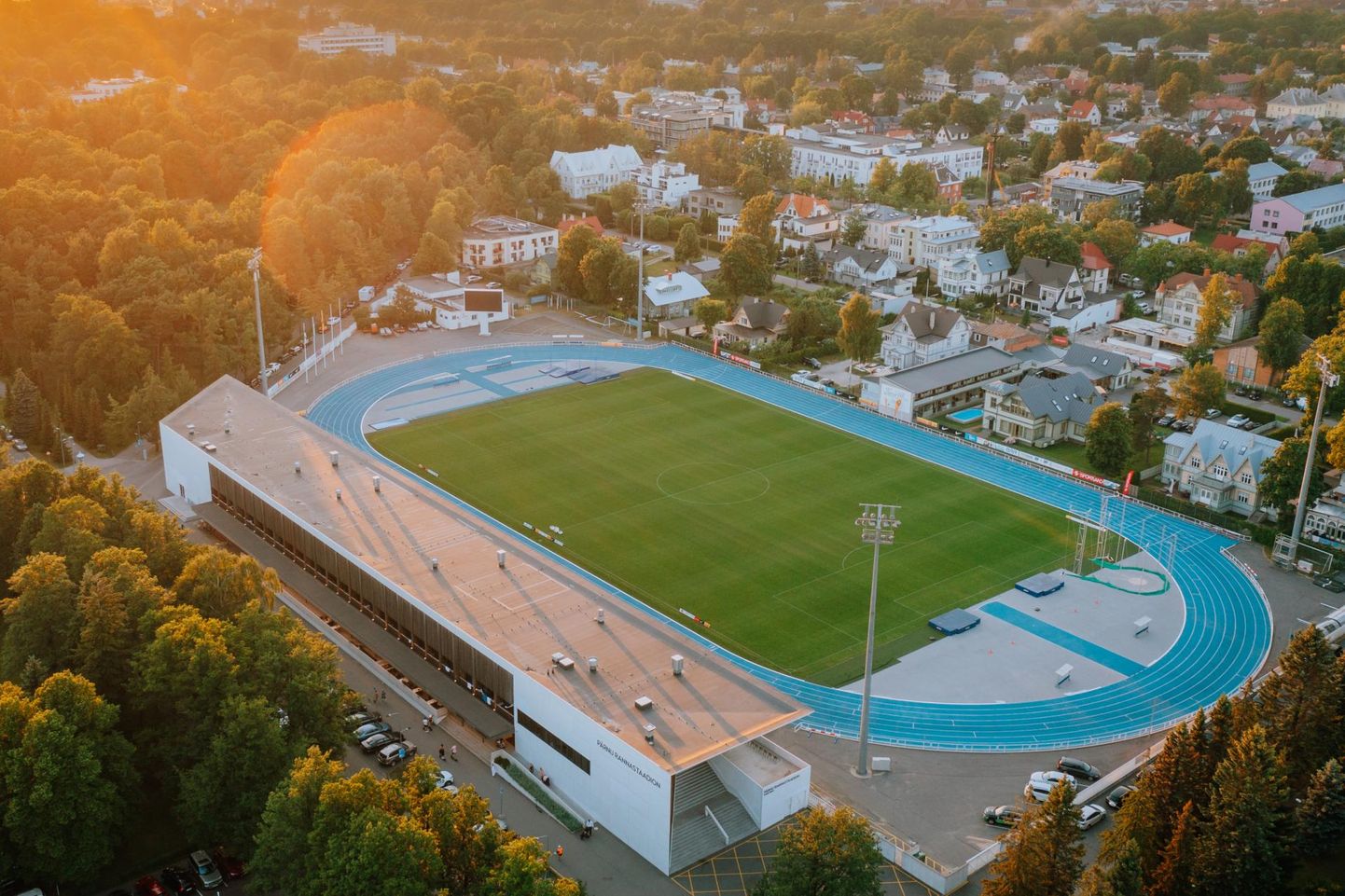 Pärnu spordikeskus haldab linna spordirajatisi, kaasa arvatud Rannastaadioni.