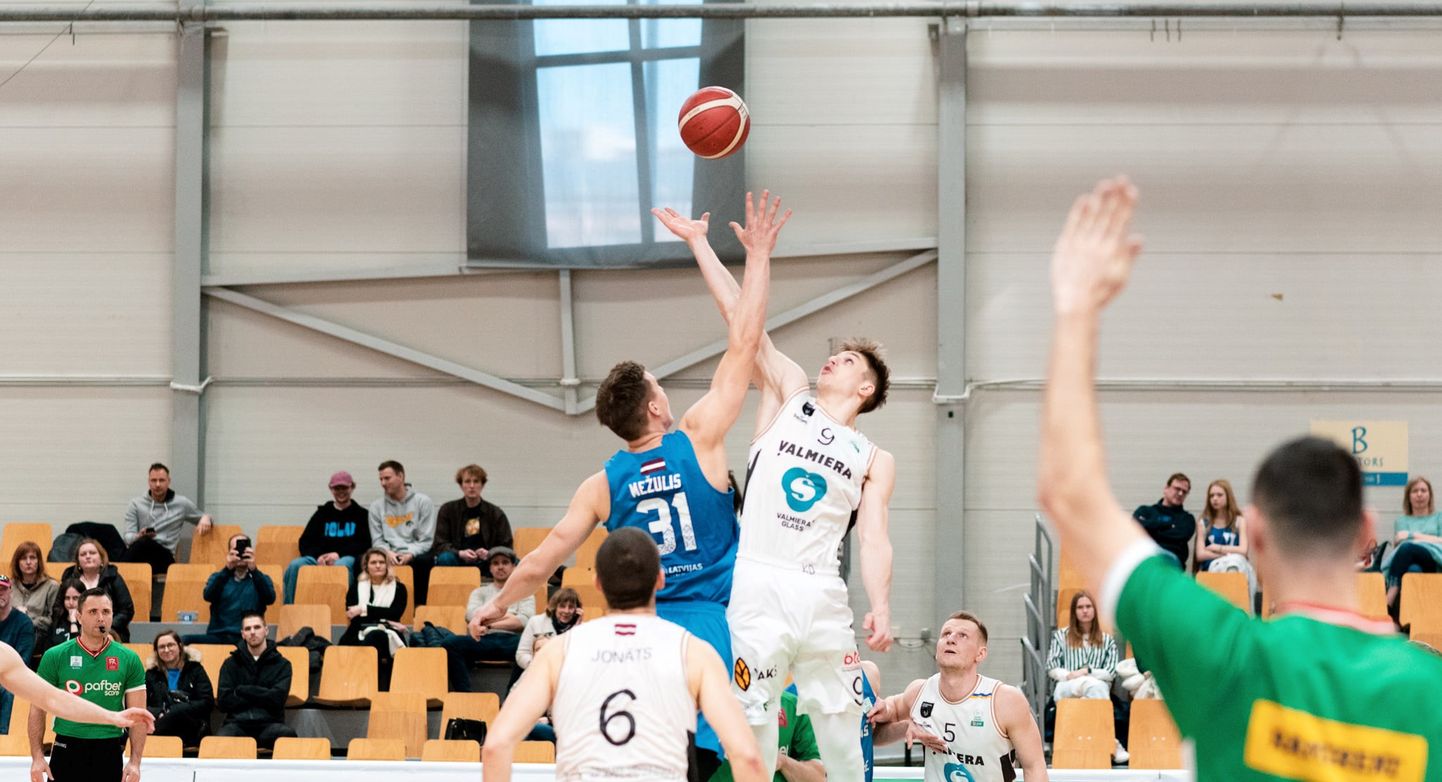 "Valmiera Glass"/ViA un Latvijas Universitātes basketbolisti