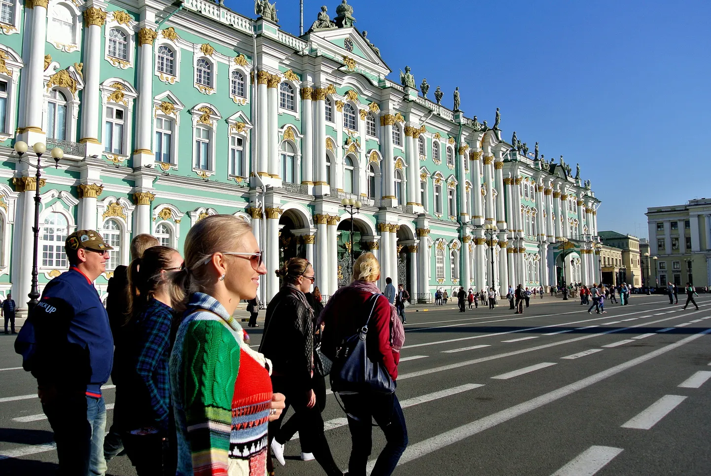 Pärnu täiskasvanute gümnaasiumi õppurid praktiseerisid Peterburis vene keelt.