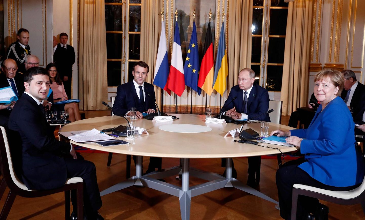 Ukraina president Volodõmõr Zelenskõi, Prantsusmaa president Emmanuel Macron, Venemaa president Vladimir Putin ja Saksamaa kantsler Angela Merkel üleeile Pariisis. 
