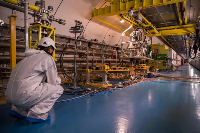 Așa arată dispozitivul la instalația experimentală HiRadMat a CERN, unde a fost recreat un fenomen destul de ciudat de gaură neagră.