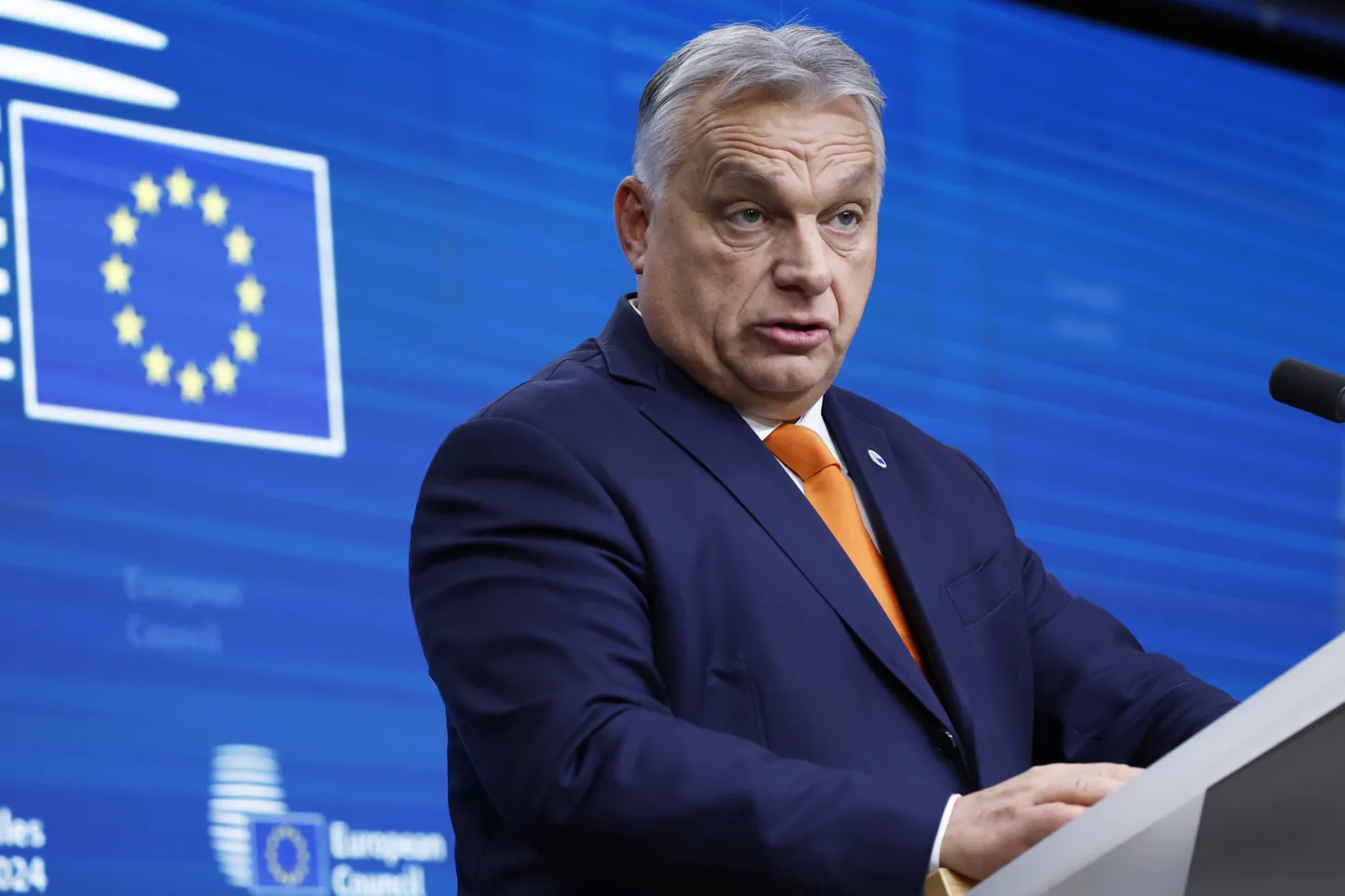 Ungari peaminister Viktor Orban selgitab Euroopa Ülemkogu järel meediale oma seisukohti Vene sanktsioonide küsimuses 19. detsembril 2024. a.