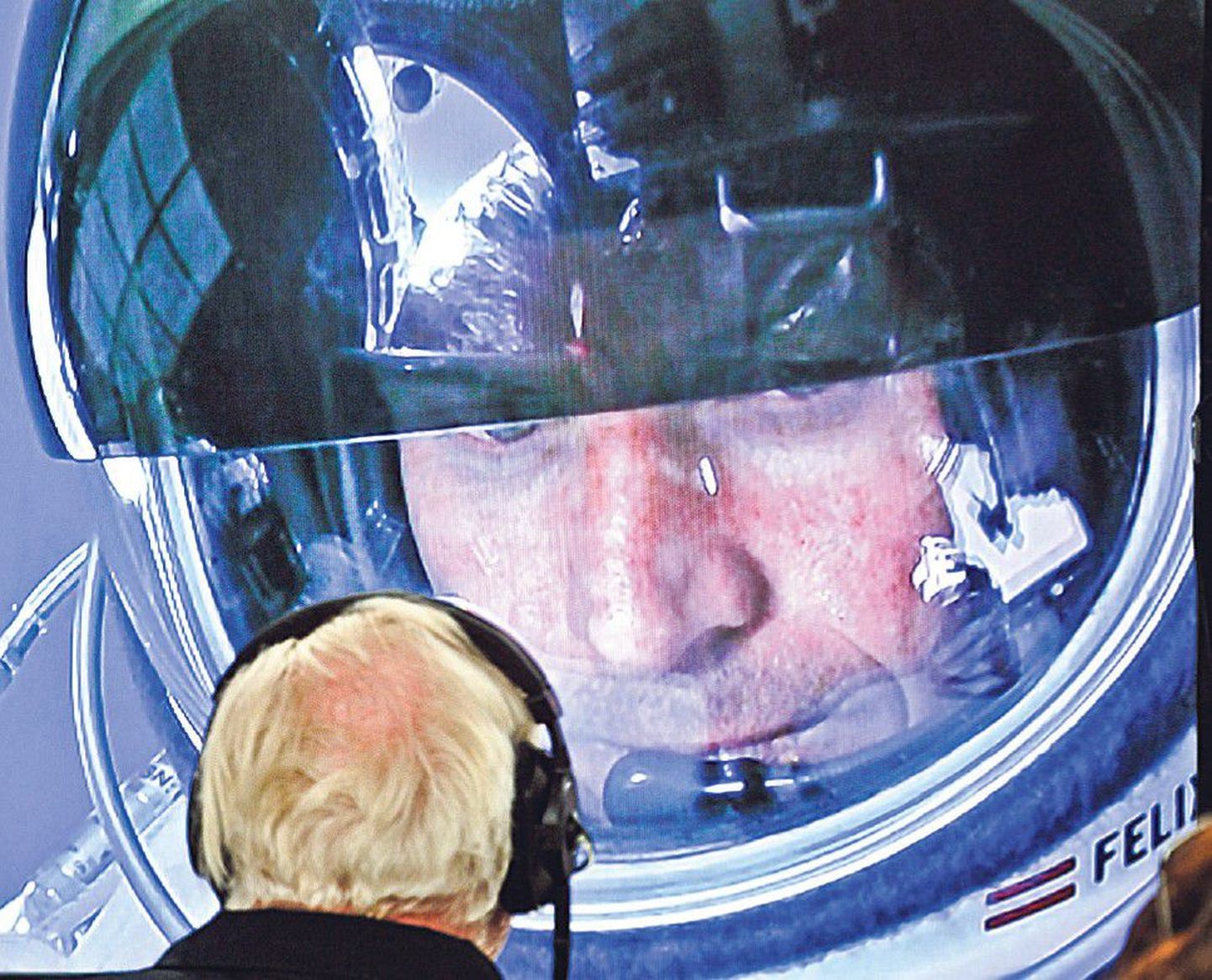 Baumgartner enne hüpet kontrollkeskuse ekraanil.