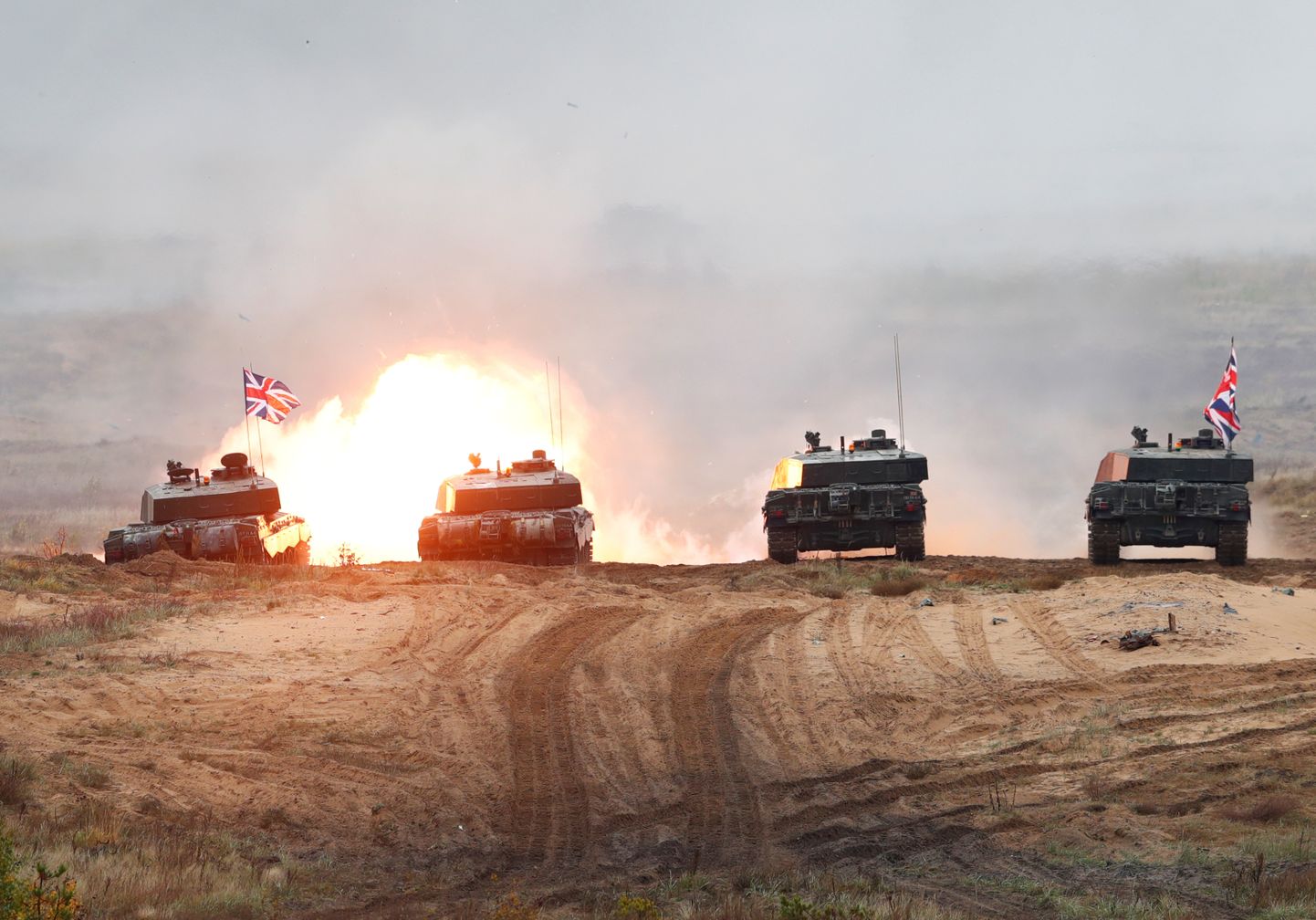 Britu armijas tanki mācību "Iron Spear 2019" laikā.