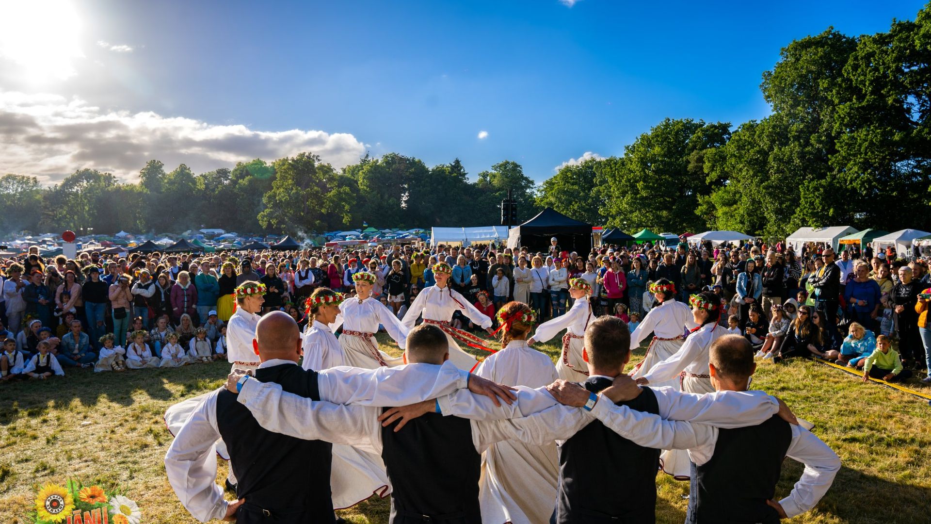 Notiks vērienīgākās Jāņu svinības Apvienotajā Karalistē – Bērzes Strazdu  Jāņu festivāls