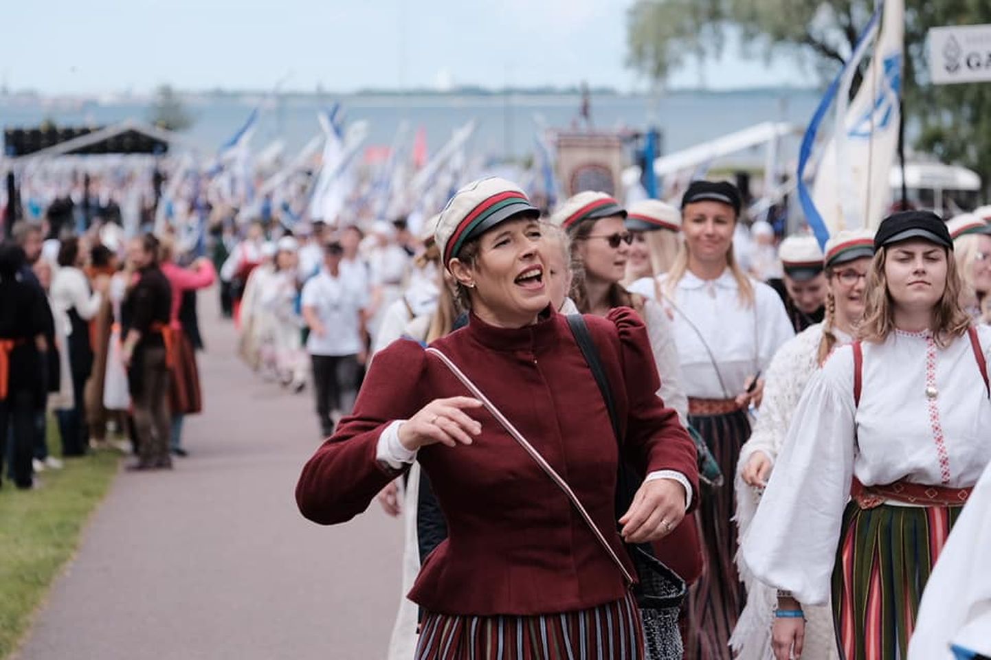 President Kersti Kaljulaid osales ka ise laulu- ja tantsupeo rongkäigus.