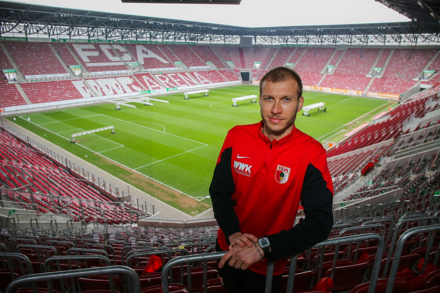 Ragnar Klavan nüüdseks endise tööandja FC Augsburgi koduareenil.