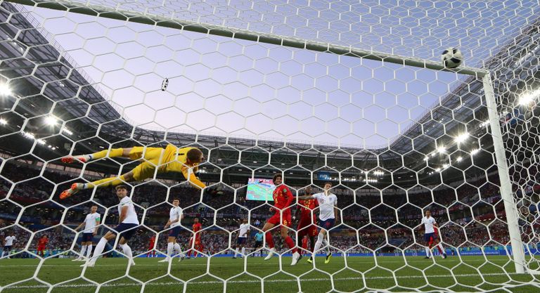 Inglismaa koondise väravavaht Jordan Pickford ei suutnud peatada Belgia poolkaitsja Adnan Januzaj löödud palli