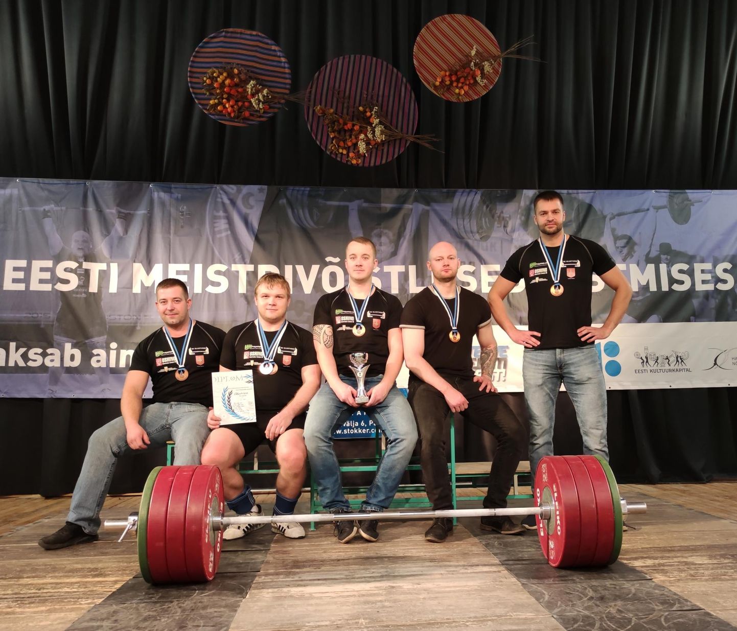 Olustvere spordiklubi teenis meeskondlikel Eesti meistrivõistlustel tõstmises pronksi.