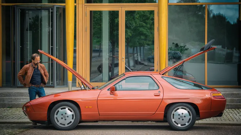 Porsche 928