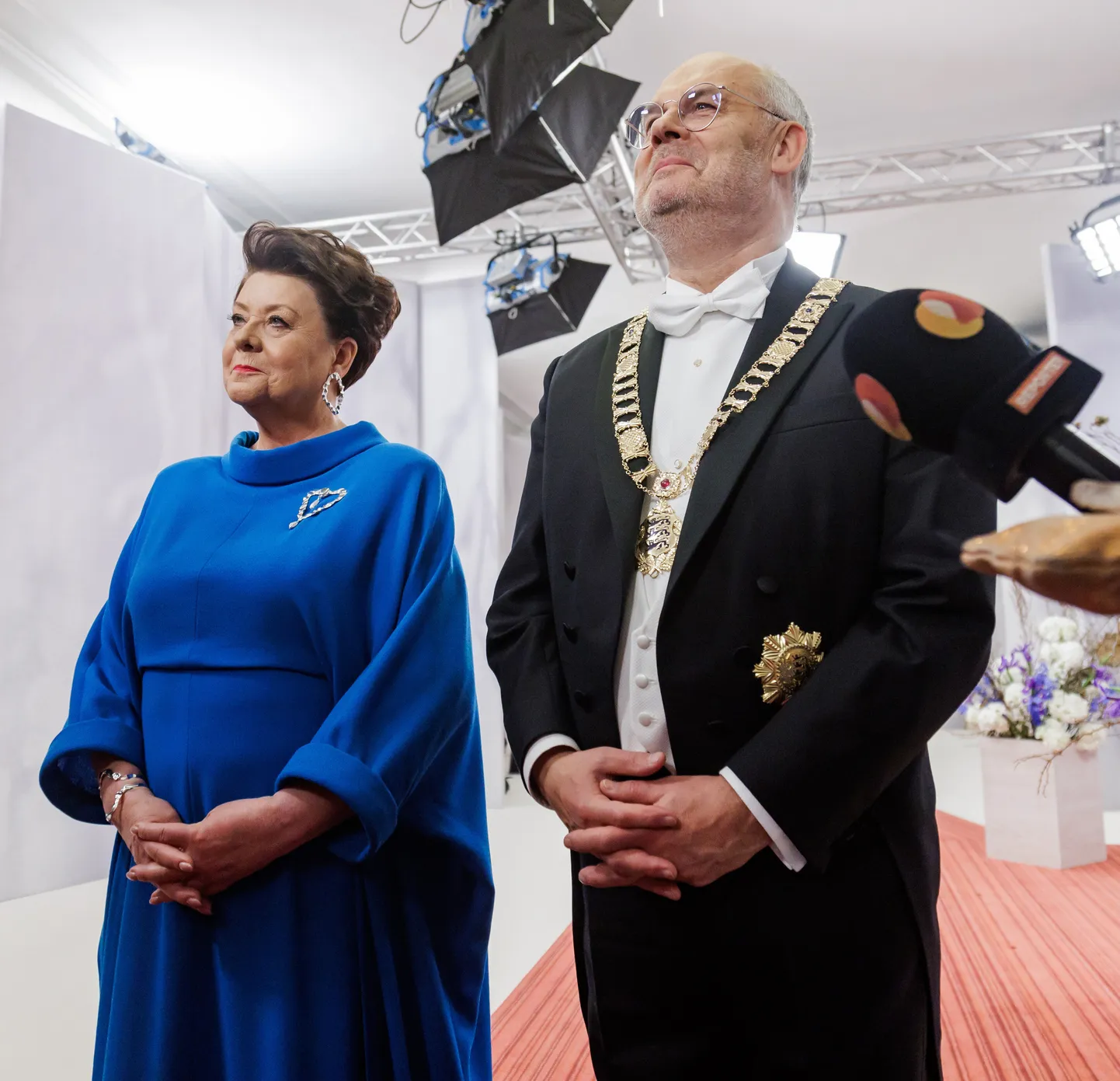 Сирье и Алар Карис на приеме по случаю 106-й годовщины Эстонской Республики.