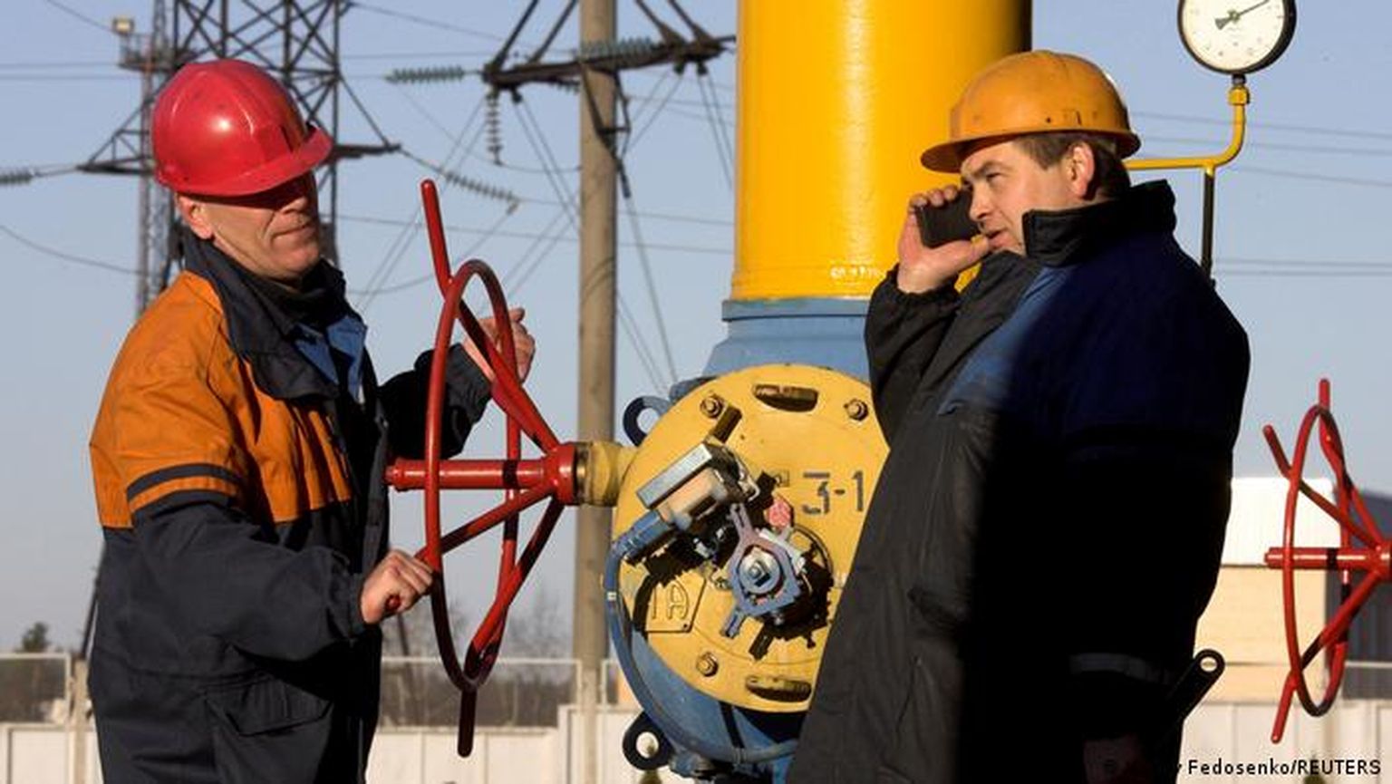 Белорусский правитель грозит заблокировать газопровод "Ямал-Европа", принадлежащий "Газпрому" и снабжающий как раз те газохранилища в ФРГ, которые велел заполнить Владимир Путин.