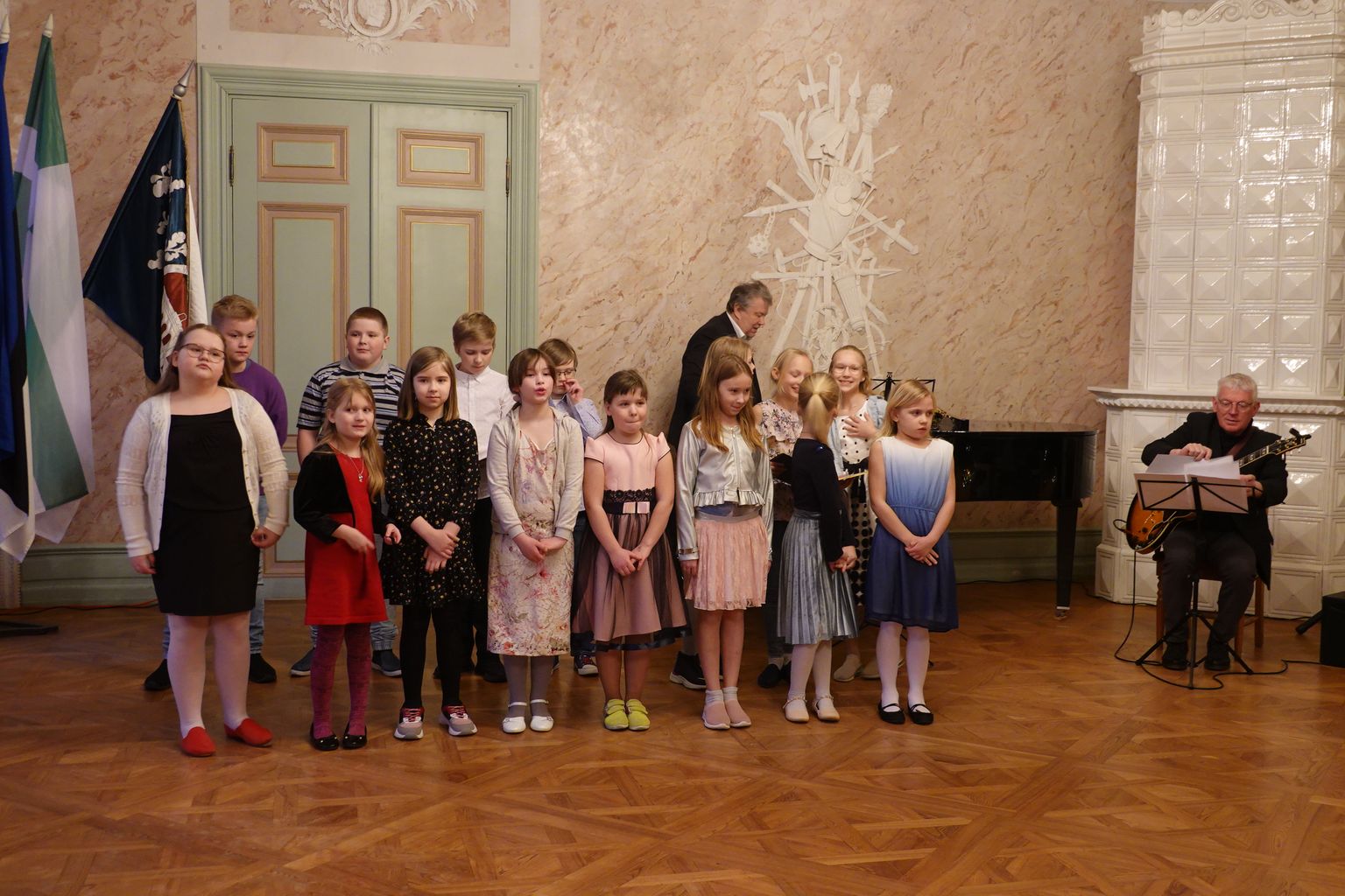 Lembit Saarsalu juubeliaasta avakontsert Roosna-Alliku põhikoolis koos kohalike kooli lauljatega.
