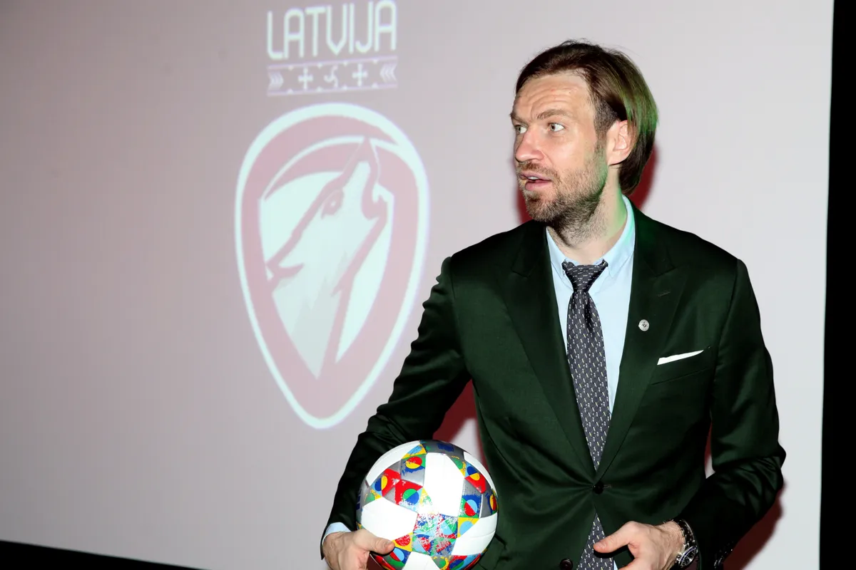 Kaspars Gorkšs sevi jau uzreiz pēc ievēlēšanas pozicionēja kā "klātesošu LFF prezidentu".