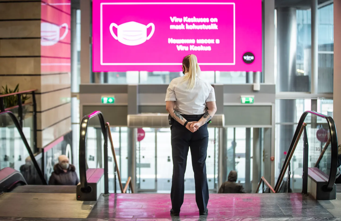 01.03.2021, Tallinn. Kaubanduskeskused karmistasid sulgemise vältimiseks koroonareegleid. Pildid Viru Keskusest.