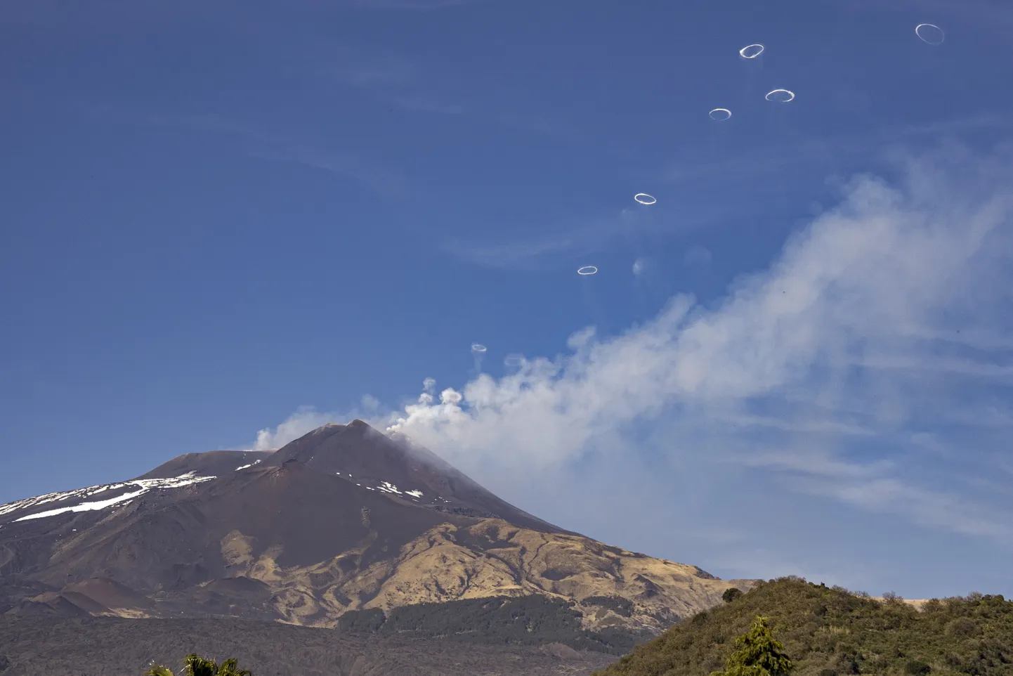 Eile Etna kohale tekkinud suitsurõngad.